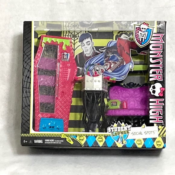 Monster High Student Lounge Social Spots - Picture 1 of 4